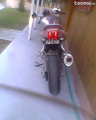 Motocicleta suzuki 2003