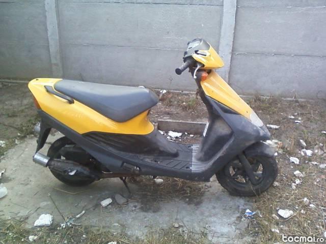 Suzuki scuter, 2000