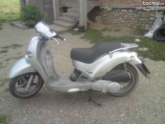 scuter kymco 250 cm + gilera cross 250 cm