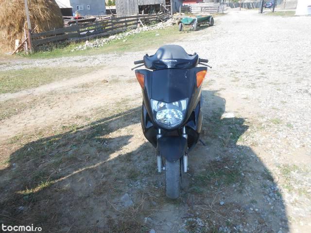 Honda scuter, 2004