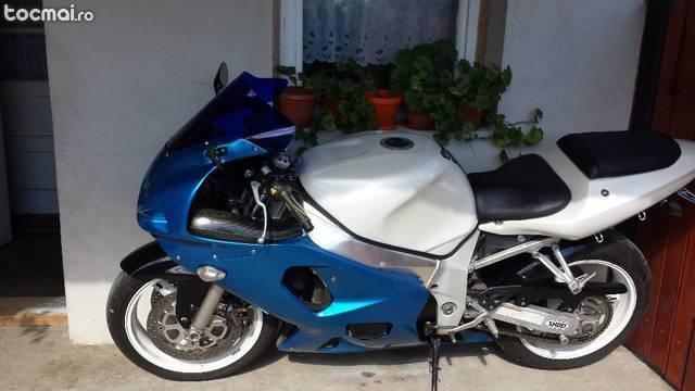 Suzuki GSX- R k1 600 cmc, 2001