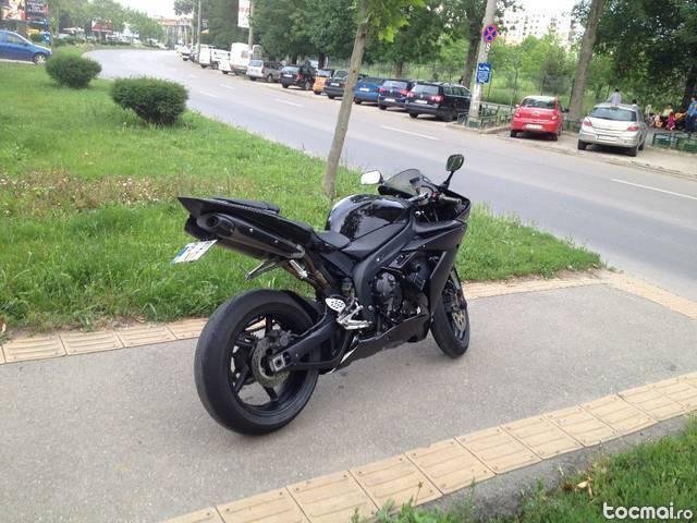 Yamaha r1, 2004