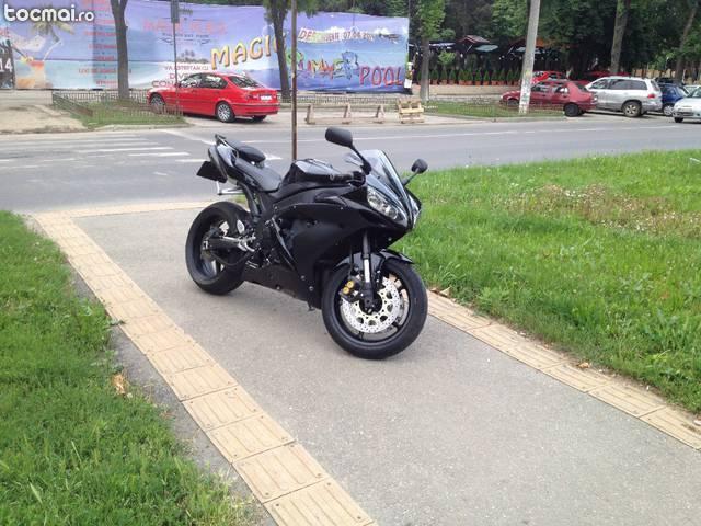 Yamaha r1, 2004