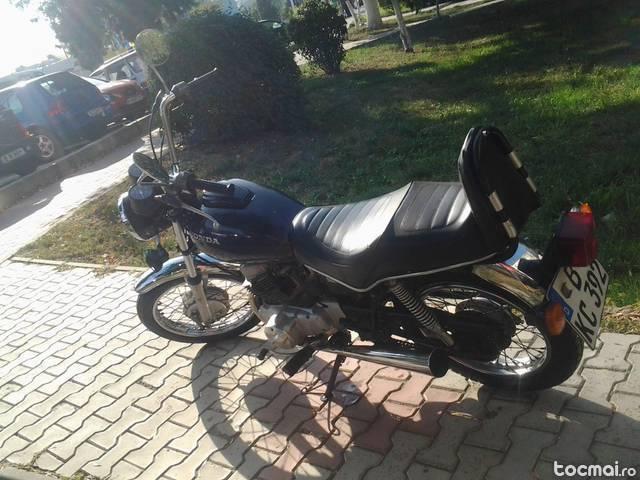 Motocicleta Honda CM 185 T