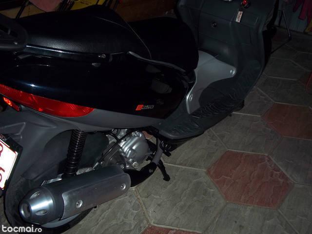 Scooter Malaguti motor Yamaha 250 cc