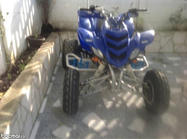 ATV culoare albastra