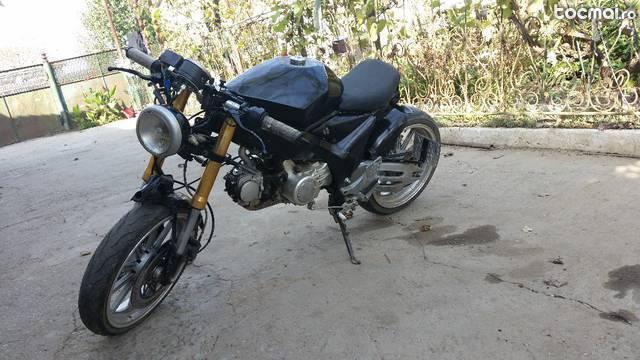 Motocicleta yamaha de 200cc