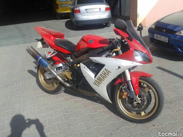 Yamaha R1, 2002