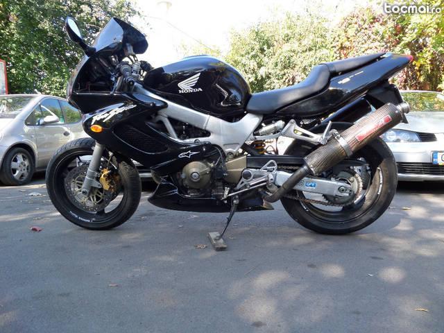 Honda VTR Firestorm 1000 din 2004