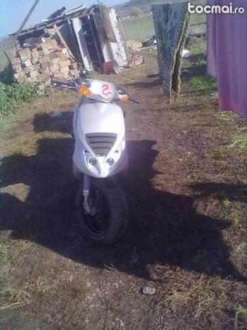 Piaggio enrgi, 2001 schimb cu porci