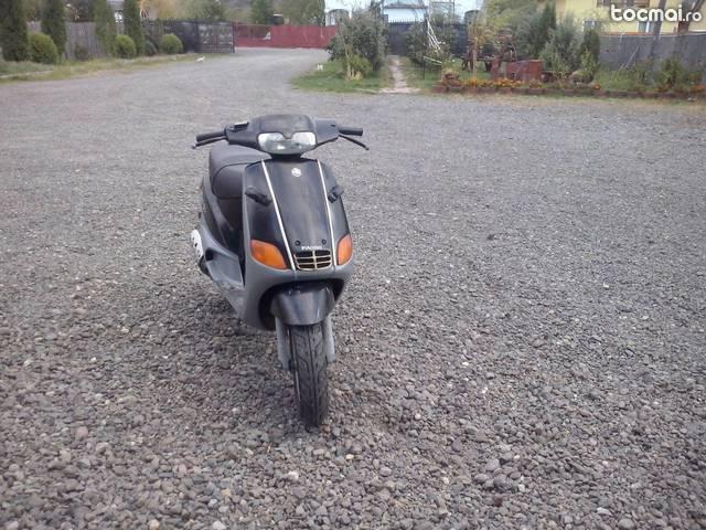 scuter piaggio zip