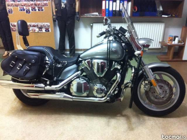 Honda vtx 1300 c, an fabricatie 2004