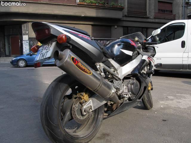 Honda cbr 900 rr - fireblade