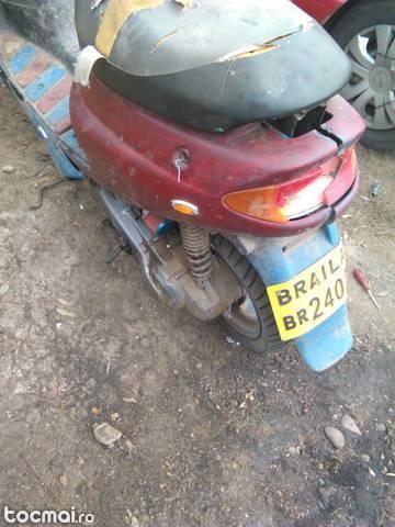 scuter Peugeot 2006