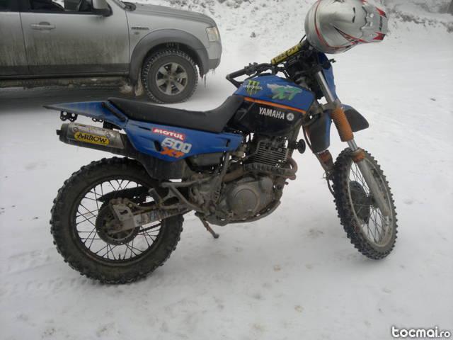 motocicleta yamaha XT 600cm