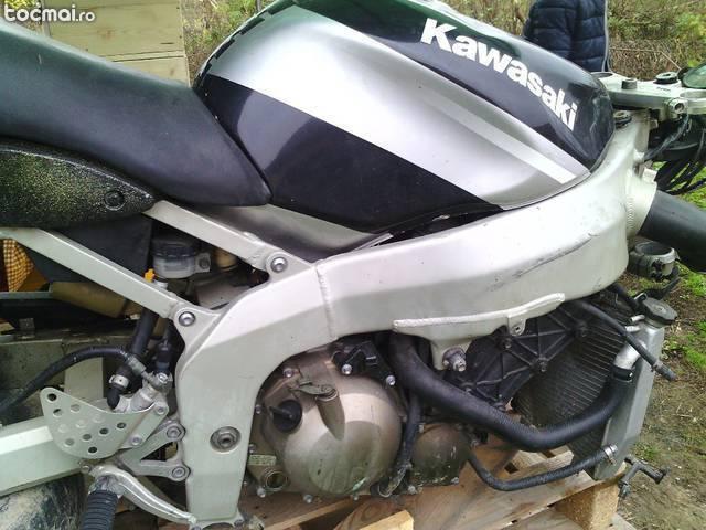 Kawasaki zx6r, 2001