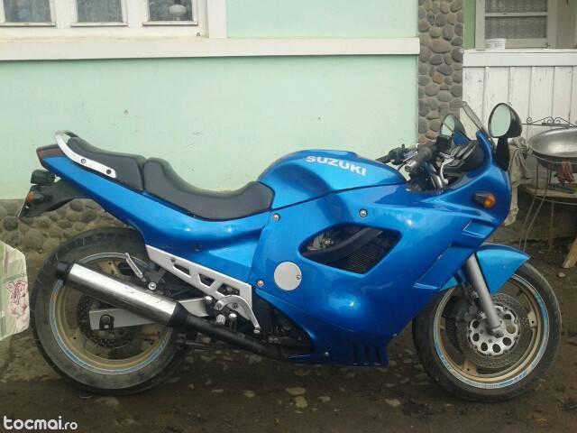 Suzuki GSX 600 f