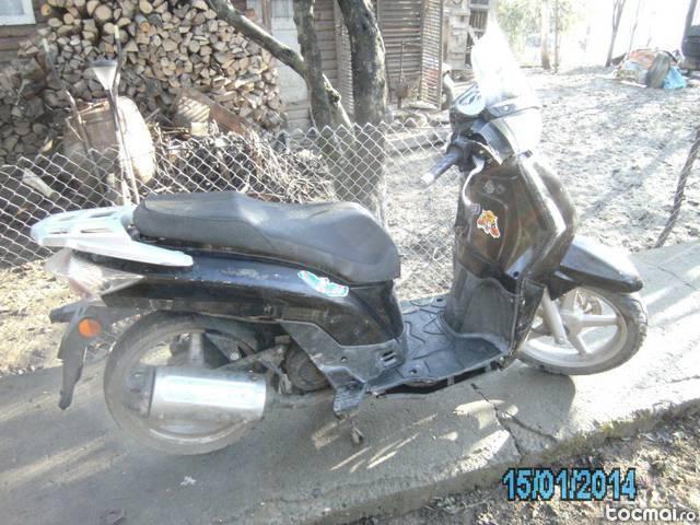 Kymco PeopleS, 2004 defect