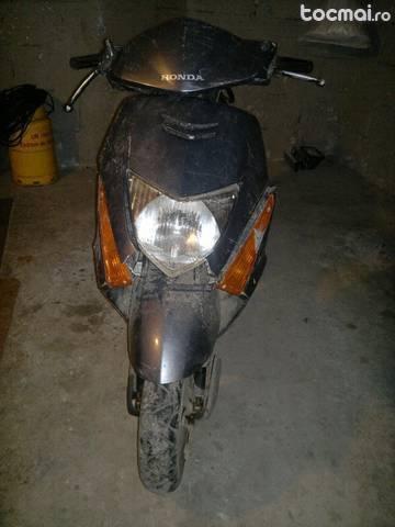 Honda 102, 2001