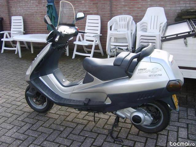 Piaggio hexagon, 2001