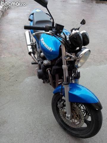 Motocicleta Kawasaki ZR7 an 2002 750 cc