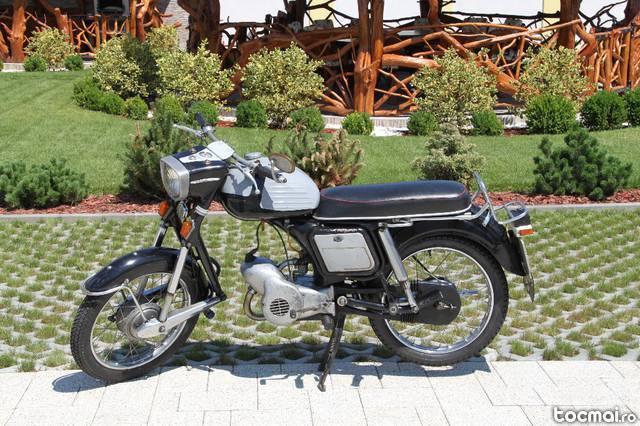 Motoreta Mobra 50