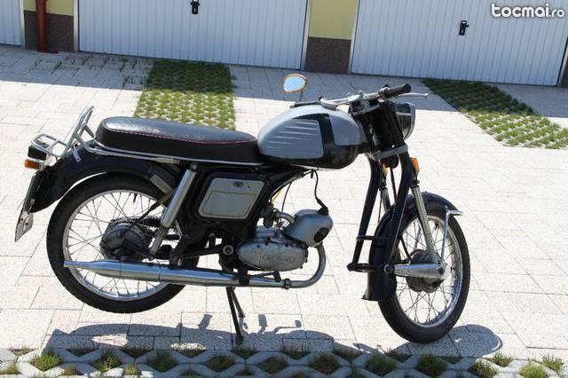 Motoreta Mobra 50