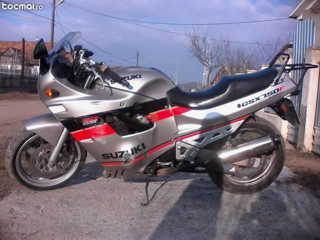 motocicleta Suzuki gsx750f