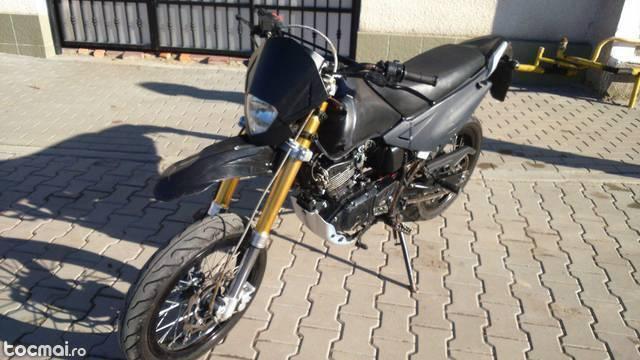 Yamaha Super Moto 125, 2002