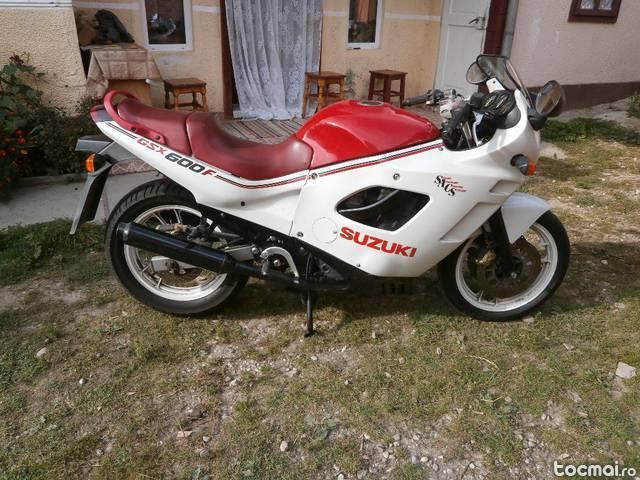 motocicleta suzuki gsx 600 f