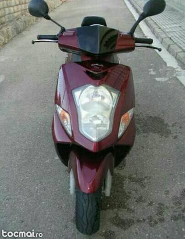 Scuter daelim- - honda