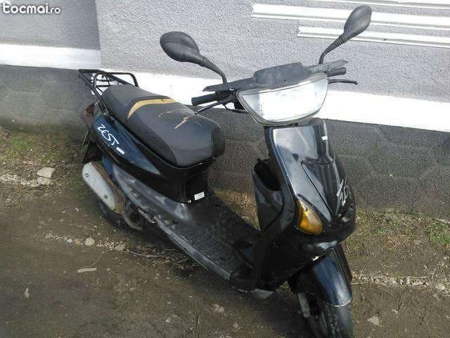 Scuter Yamaha Zest 80