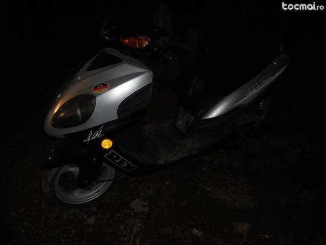 Motoscooter 125 rex street