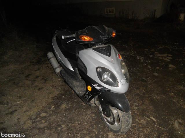 Motoscooter 125 rex street