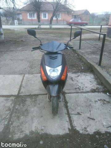 scuter Honda 100 cmc