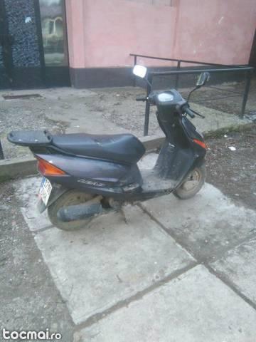scuter Honda 100 cmc
