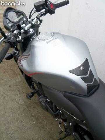 Honda hornet 600cc an2010 101cp 24500km