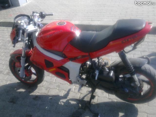 gillera DNA din 2003 motor 49cm rosu impecabi