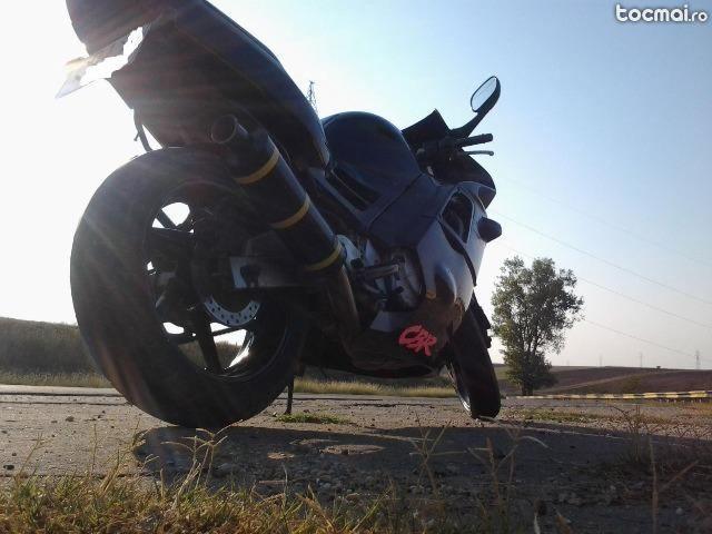 Honda cbr600f2