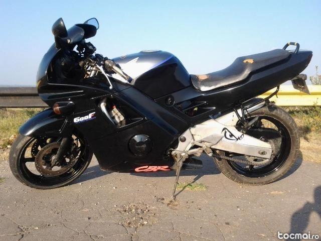 Honda cbr600f2