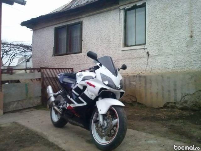 Honda cbr f4i