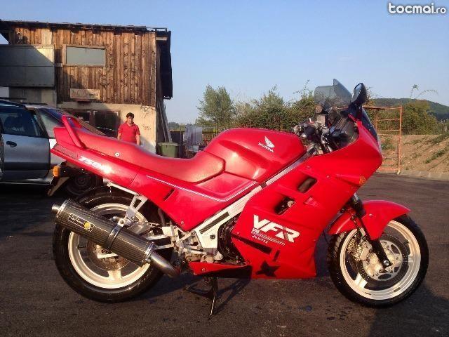 Honda vfr 750f rc24