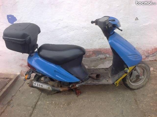 Hyosung moped 2002
