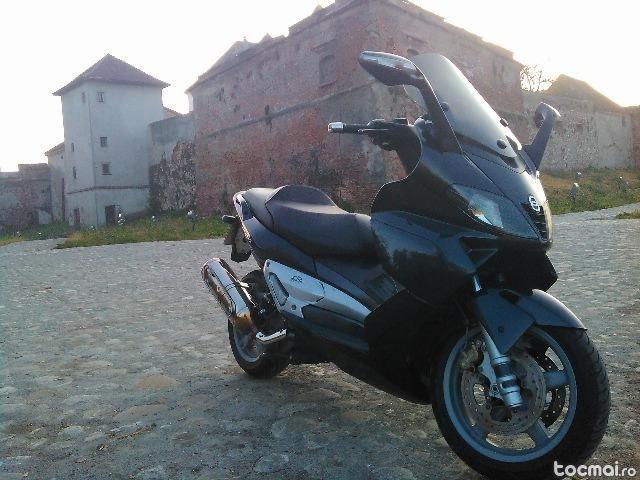 Maxi scuter gilera nexus 500, 2004