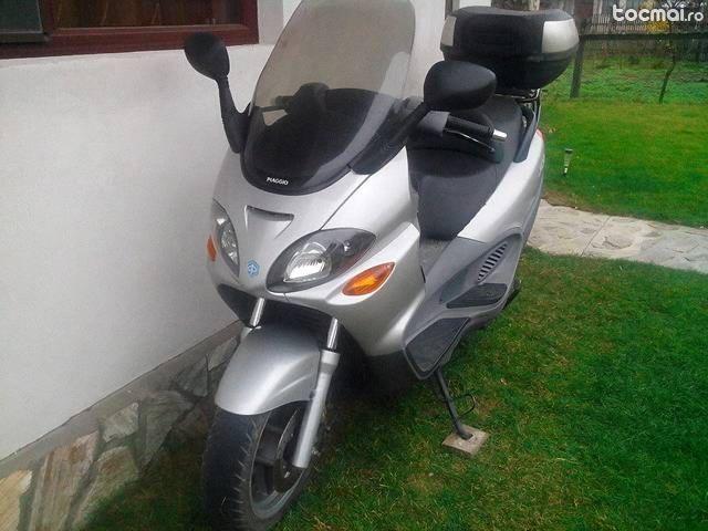 Maxi scuter Piaggio X9