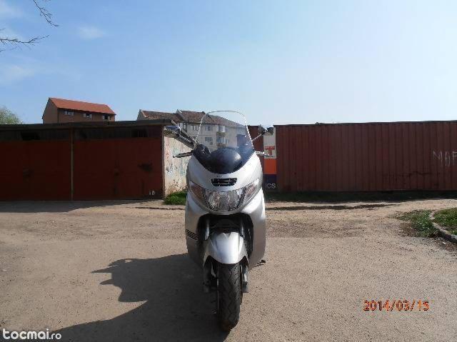 Maxi Scuter Suzuki Burgman 250