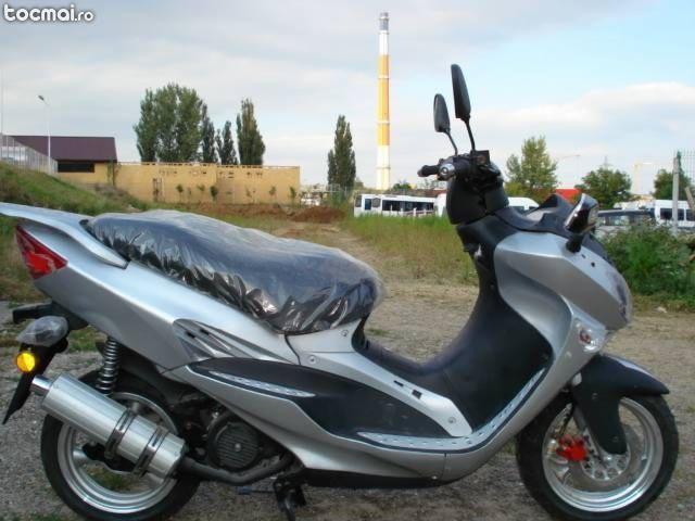 Moped Vyper Kombat - 125 cmc 2014