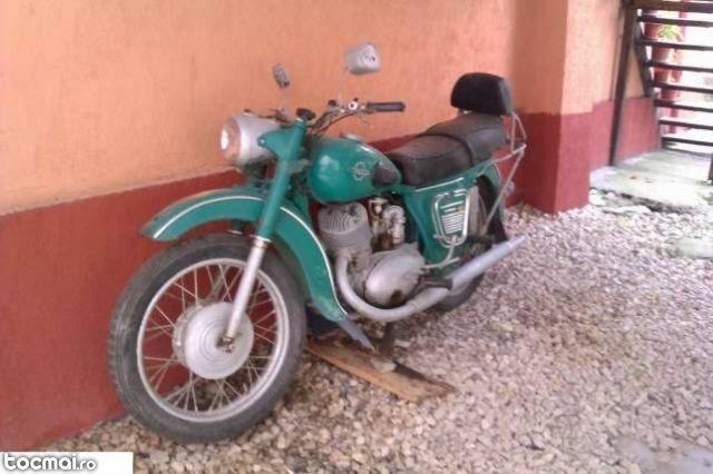 Motocicleta colectie marca IJ 1961