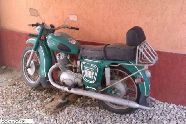 Motocicleta colectie marca IJ 1961