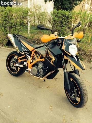 Motocicleta ktm 950 supermoto